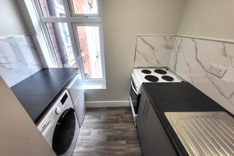 1 bedroom flat to rent, Merridale Lane, Wolverhampton, WV3 9RD