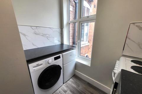 1 bedroom flat to rent, Merridale Lane, Wolverhampton, WV3 9RD