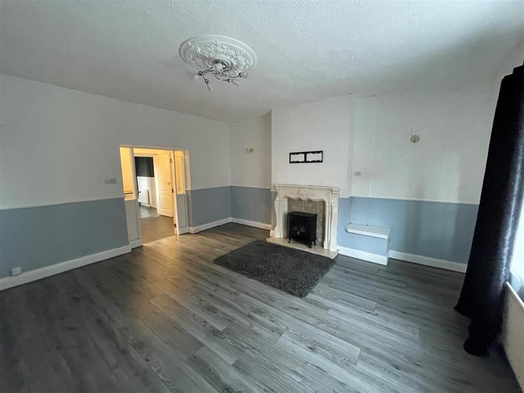 Lounge 1.jpg