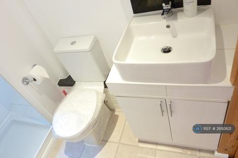Studio to rent, Headstone Lane, London, HA2