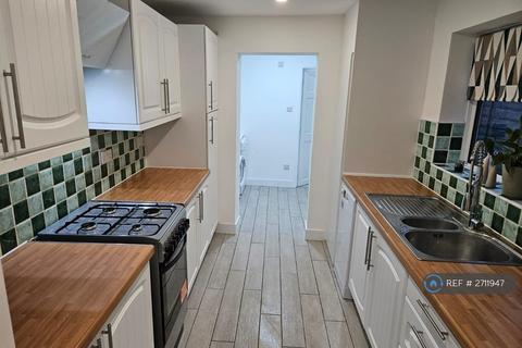 4 bedroom terraced house to rent, Tonge Road, Sittingbourne, ME10