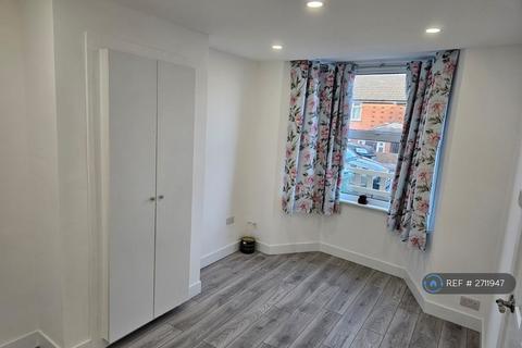 4 bedroom terraced house to rent, Tonge Road, Sittingbourne, ME10