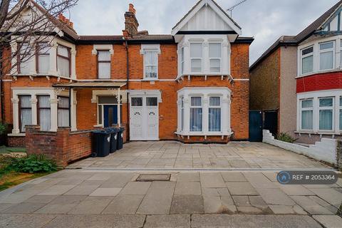 2 bedroom flat to rent, Kimberley Avenue, Ilford, IG2