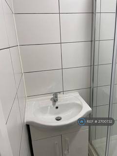 undefined, Montgolfier Walk, Northolt, UB5