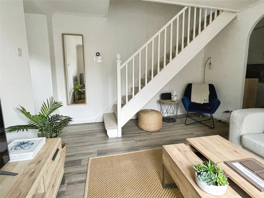 Lounge/Stairs