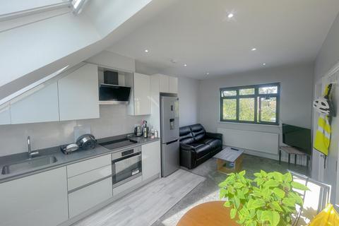 1 bedroom flat to rent, Stunning 1 bedroom flat in Fairmead Crescent HA8