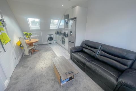 1 bedroom flat to rent, Stunning 1 bedroom flat in Fairmead Crescent HA8