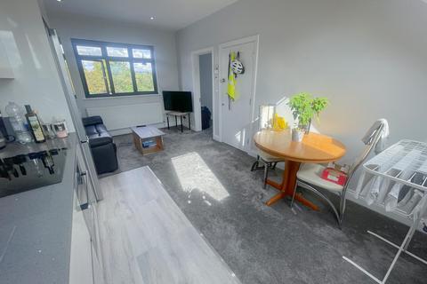 1 bedroom flat to rent, Stunning 1 bedroom flat in Fairmead Crescent HA8