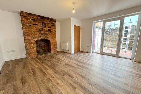 3 bedroom terraced house to rent, Wimborne