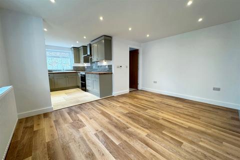 3 bedroom terraced house to rent, Wimborne