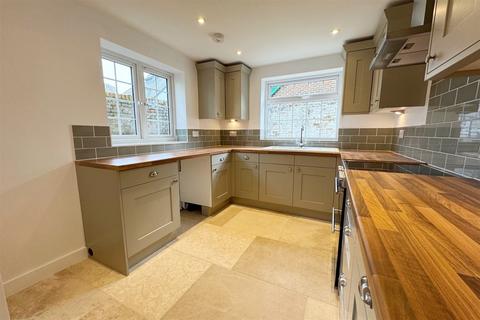 3 bedroom terraced house to rent, Wimborne