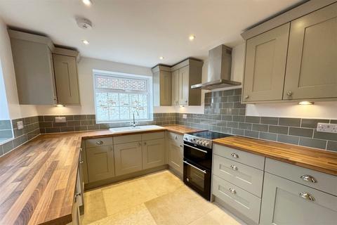 3 bedroom terraced house to rent, Wimborne