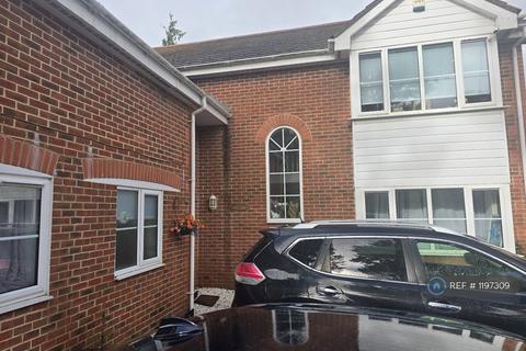 2 bedroom detached house to rent, The Retreat, Highworth, SN6
