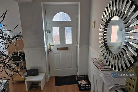 2 bedroom detached house to rent, The Retreat, Highworth, SN6