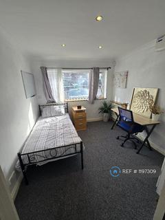 2 bedroom detached house to rent, The Retreat, Highworth, SN6