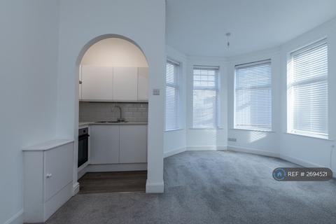 Studio to rent, Cecil Road, Bournemouth, BH5