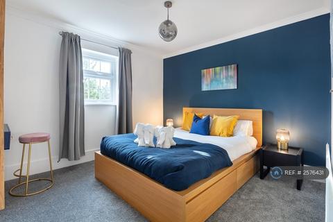 2 bedroom semi-detached house to rent, Clewer Fields, Windsor, SL4