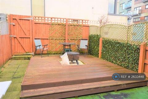 1 bedroom in a house share to rent, Durham Street, Droylsden, Manchester, M43