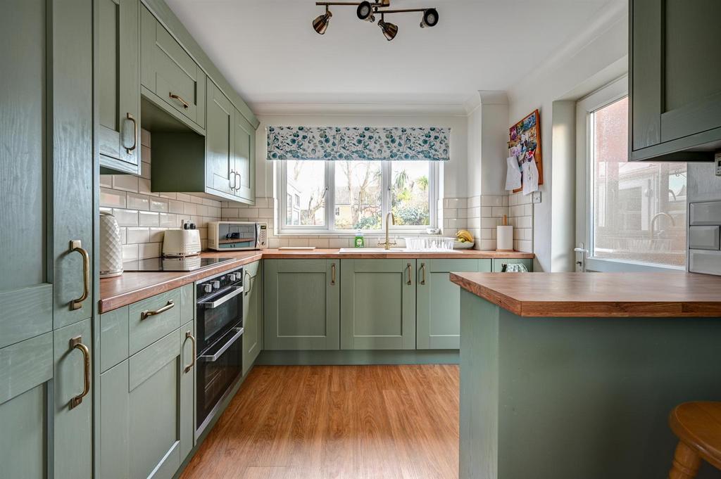Kitchen 2.jpg