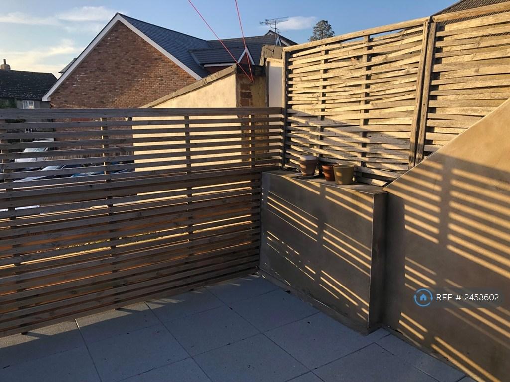 Secluded South/West Roof Terrace