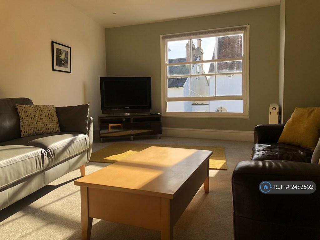 Large Sunny Lounge/Diner