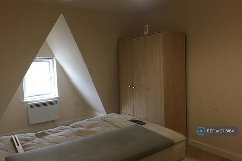 1 bedroom flat to rent, Clarence Court, Langley, SL3
