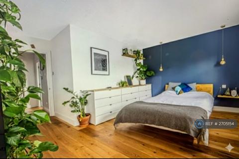 2 bedroom flat to rent, Lewisham Way, London, SE4