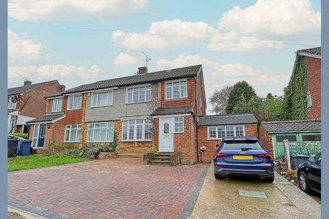 undefined, Mount Close, High Wycombe, HP12
