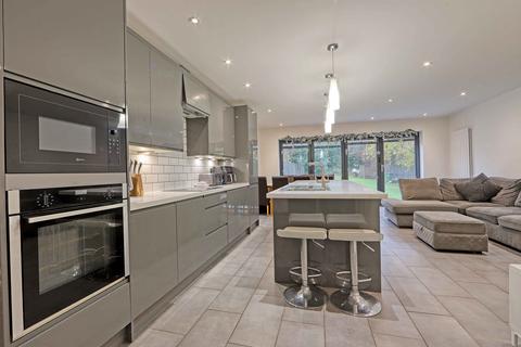 undefined, Mount Close, High Wycombe, HP12