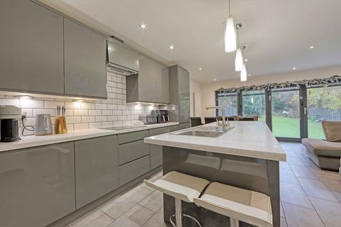 undefined, Mount Close, High Wycombe, HP12