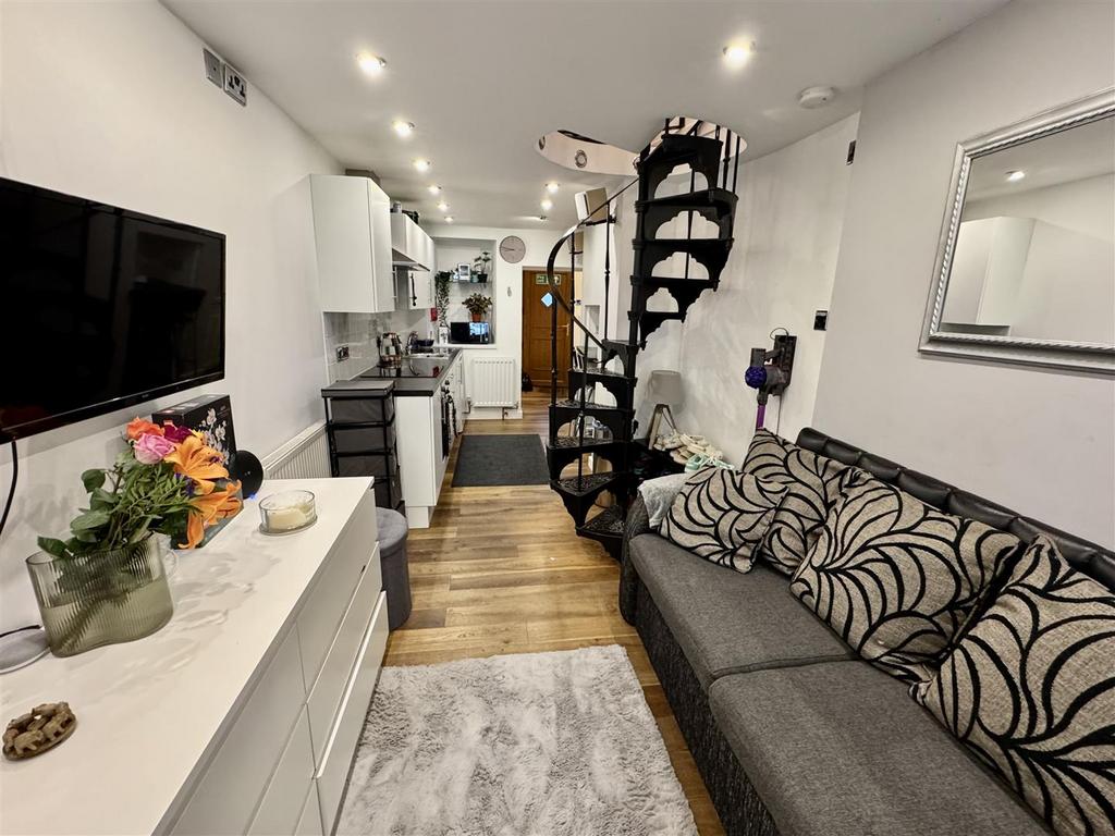 Lounge/Kitchen