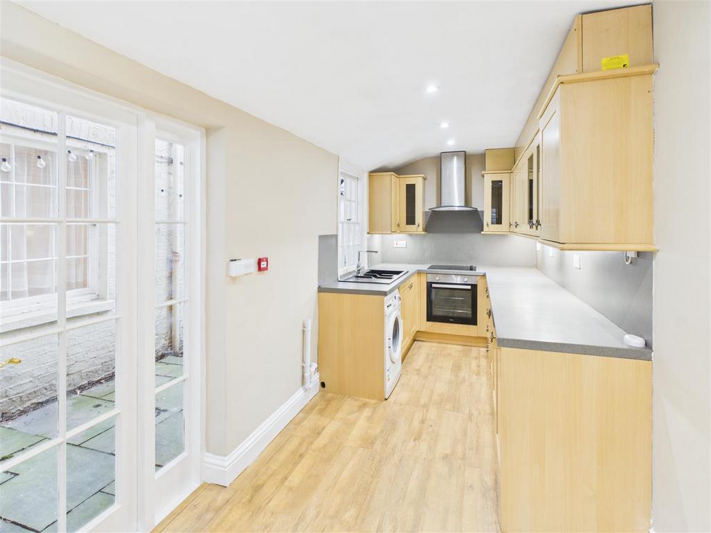 Kitchen 2.jpg