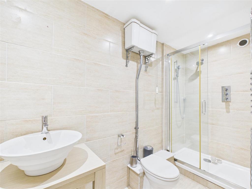 Bathroom 1.jpg