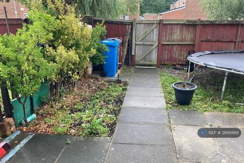 2 bedroom terraced house to rent, Freetown Close, Manchester, M14