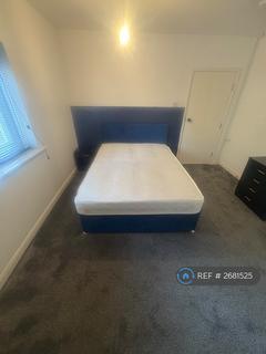 1 bedroom in a house share to rent, Pield Heath Road, Uxbridge, UB8