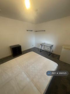 1 bedroom in a house share to rent, Pield Heath Road, Uxbridge, UB8