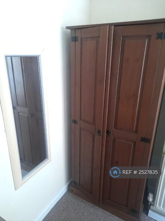Wardrobe And Long Mirriow