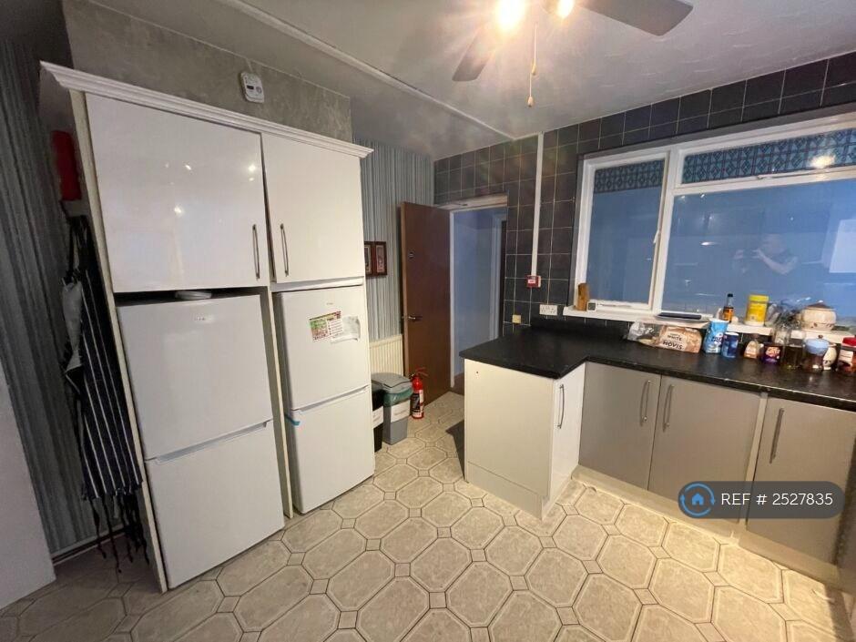 Kitchen 1, 4