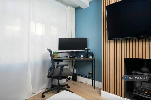 1 bedroom flat to rent, Kimble Road, London, SW19