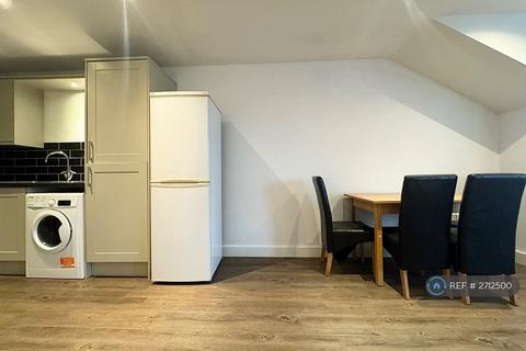 2 bedroom flat to rent, Pentyrch Court, Cardiff, CF24