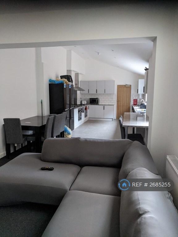 Lounge/ Kitchen