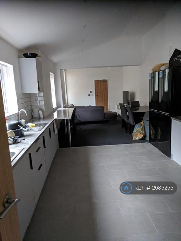 Lounge/ Kitchen
