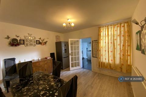 4 bedroom terraced house to rent, Chapel Road, Hounslow, TW3