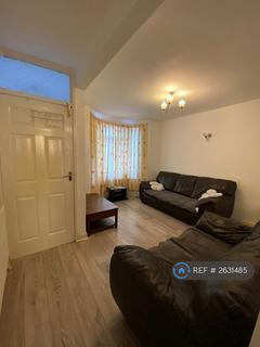 4 bedroom terraced house to rent, Chapel Road, Hounslow, TW3