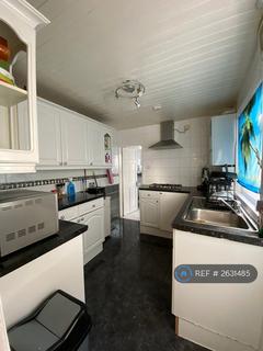 4 bedroom terraced house to rent, Chapel Road, Hounslow, TW3