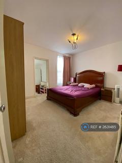 4 bedroom terraced house to rent, Chapel Road, Hounslow, TW3