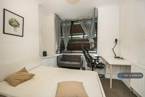 1 bedroom in a house share to rent, Seaford Road, Salford, M6