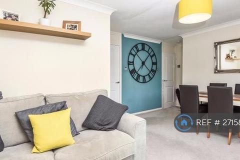 1 bedroom flat to rent, Larch Close, London, SW12