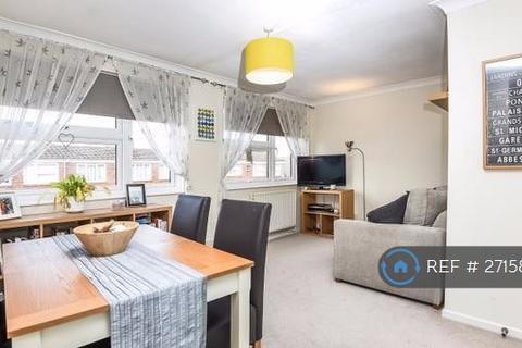 1 bedroom flat to rent, Larch Close, London, SW12