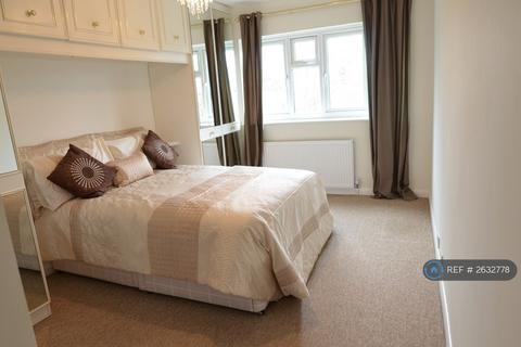 3 bedroom flat to rent, Ealing Broadway, London, W5